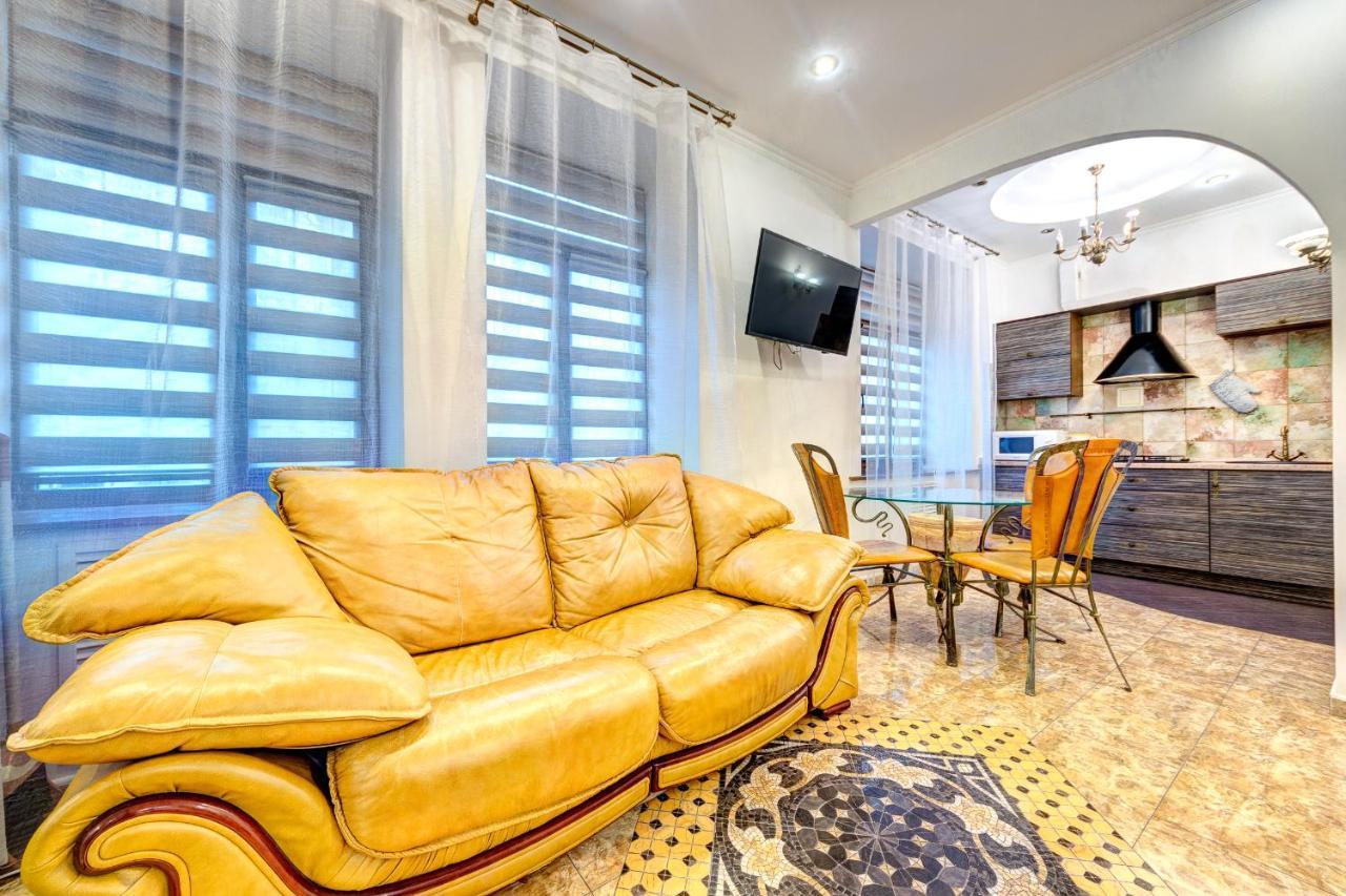 Світло! Vip Apartment In The Druzhby Narodiv Metro Station Kiev Dış mekan fotoğraf